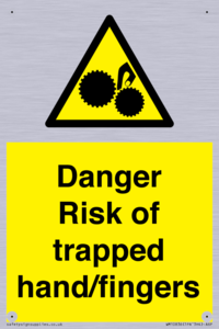 Danger Risk of trapped hand/fingers